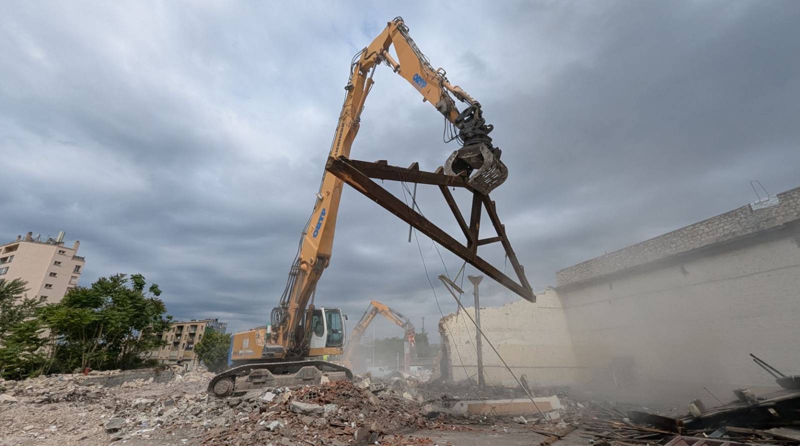 Déconstruction et démolition d'un ensemble de bâtiments sur le site Lesseps à Marseille (13)