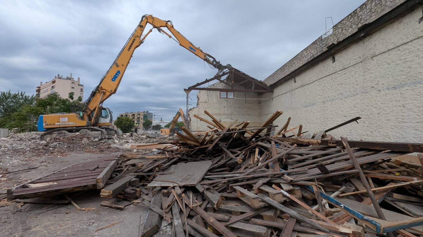 Déconstruction et démolition d'un ensemble de bâtiments sur le site Lesseps à Marseille (13)