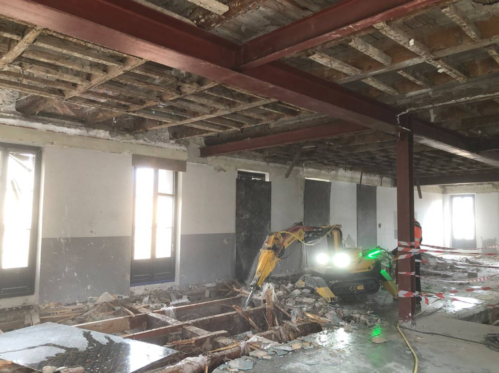 Déconstruction Ecole Les Abeilles à MARSEILLE (13)