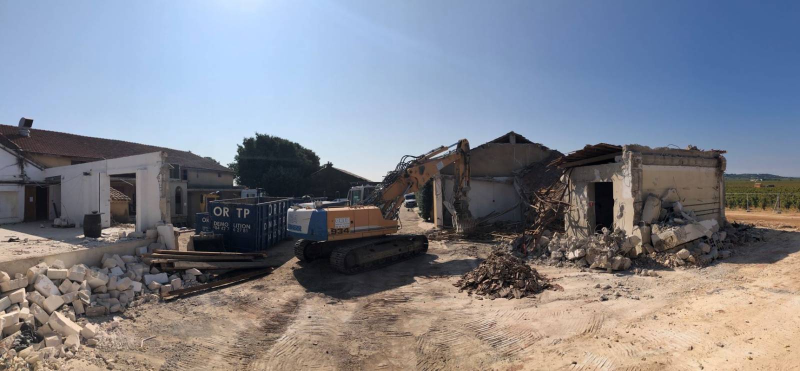 démolition domaine viticole Courthézon 84350