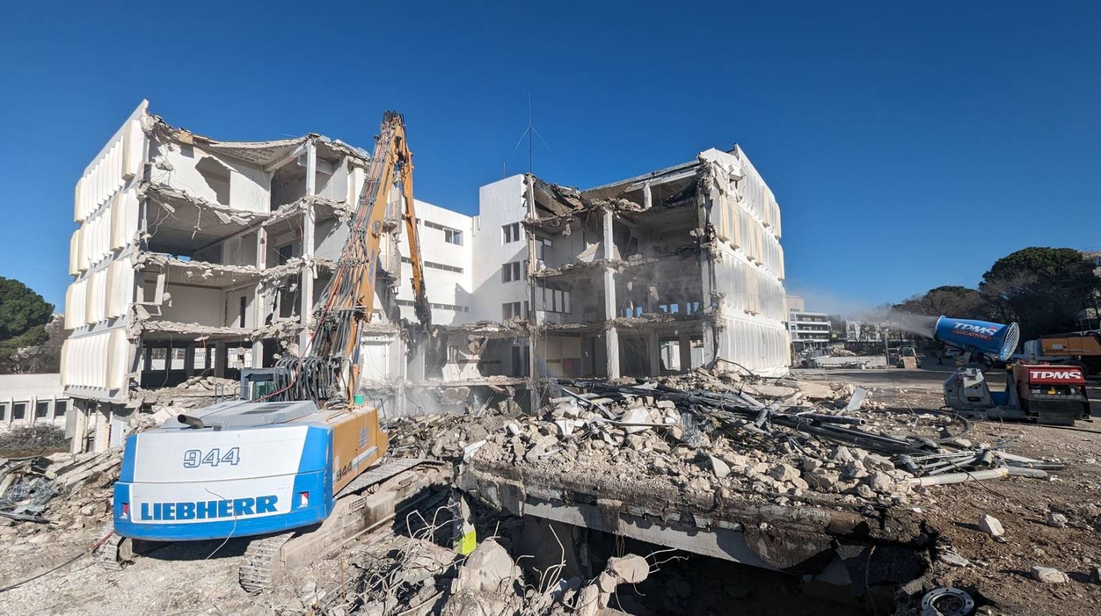 Démolition avec brumisateur