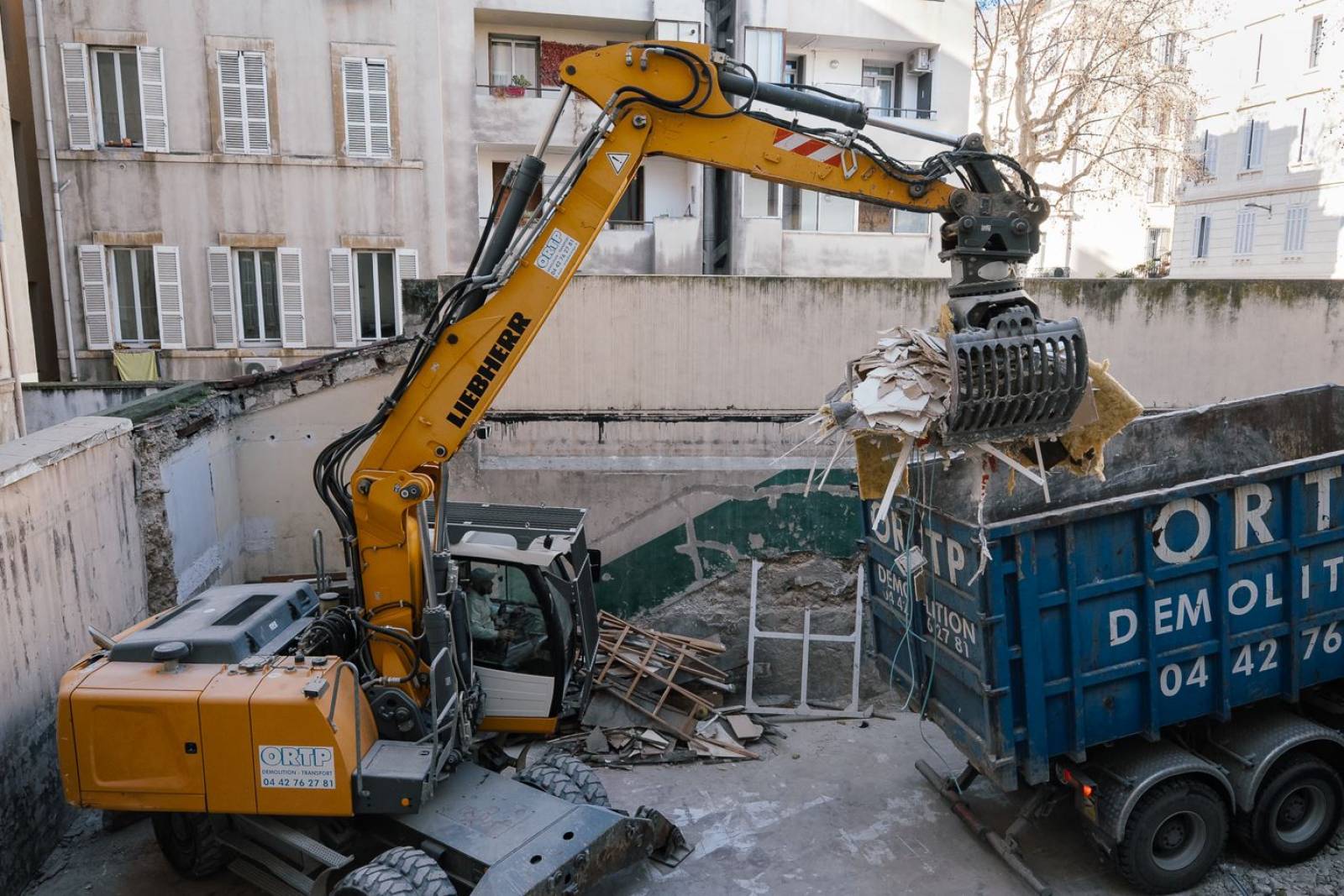 Déconstruction Ecole Les Abeilles à MARSEILLE (13)