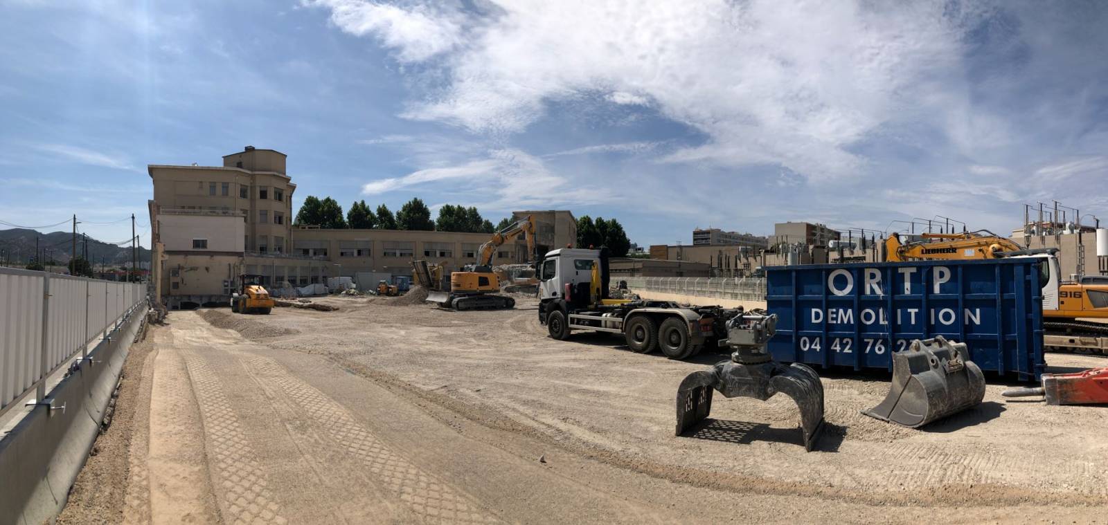 Nettoyage des emprises démolies suite à démolition dans le 8ème arrondissement de Marseille