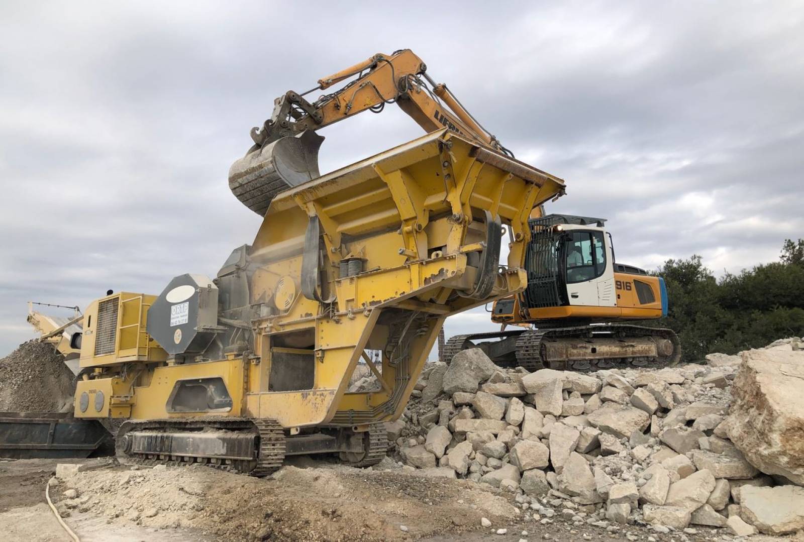Concassage de béton de démolition dans les Bouches du Rhône