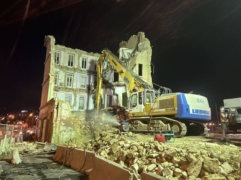 Démolition d'un ensemble d'immeubles de R+1 à R+3 à Marseille (13)