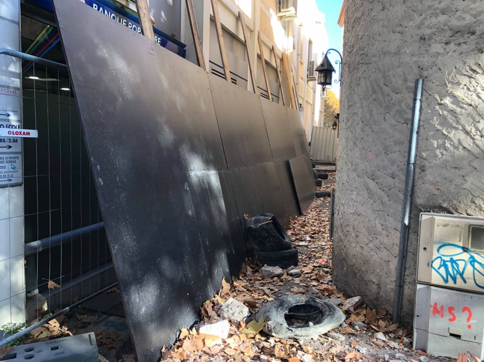 Protection de façade avant démolition d'un bâtiment