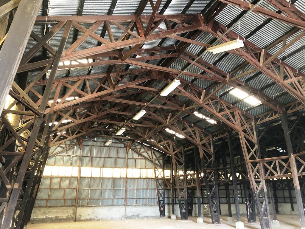 Hangar ossature bois à démolir à Toulon