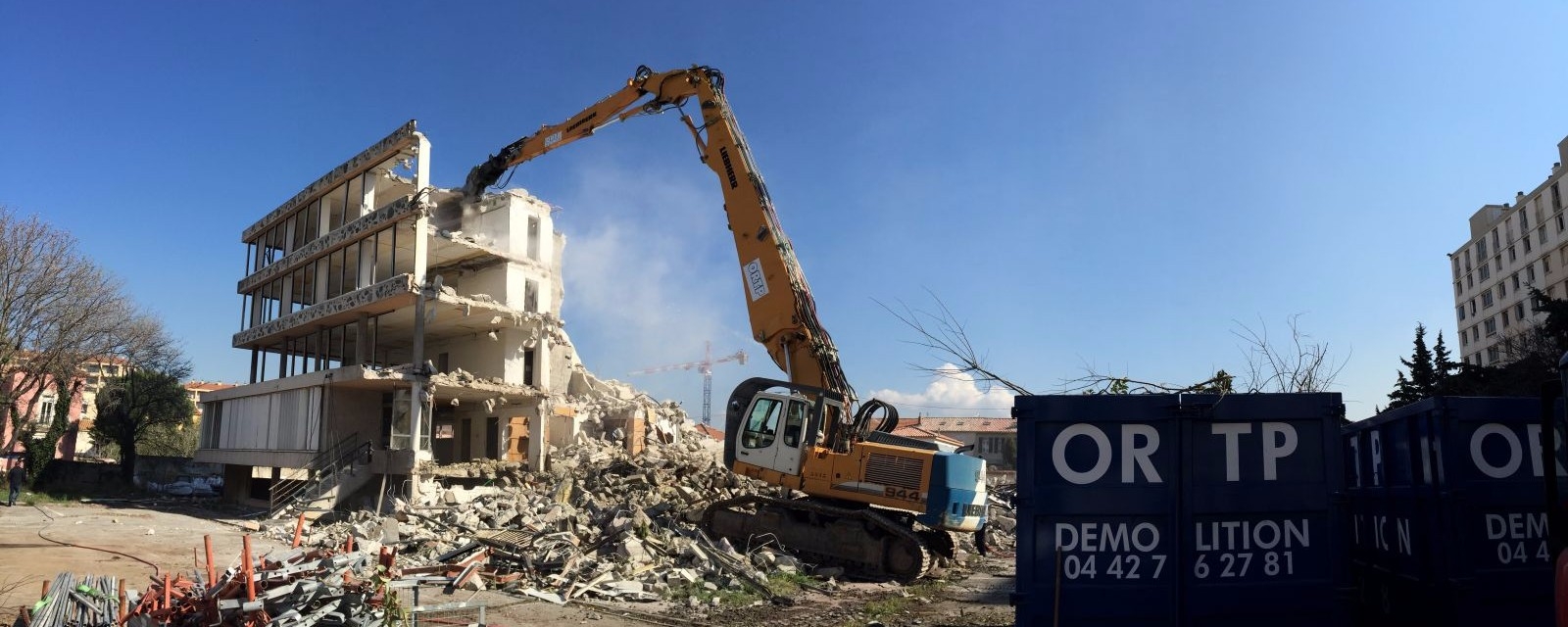 Démolition des ateliers à Marseille 13