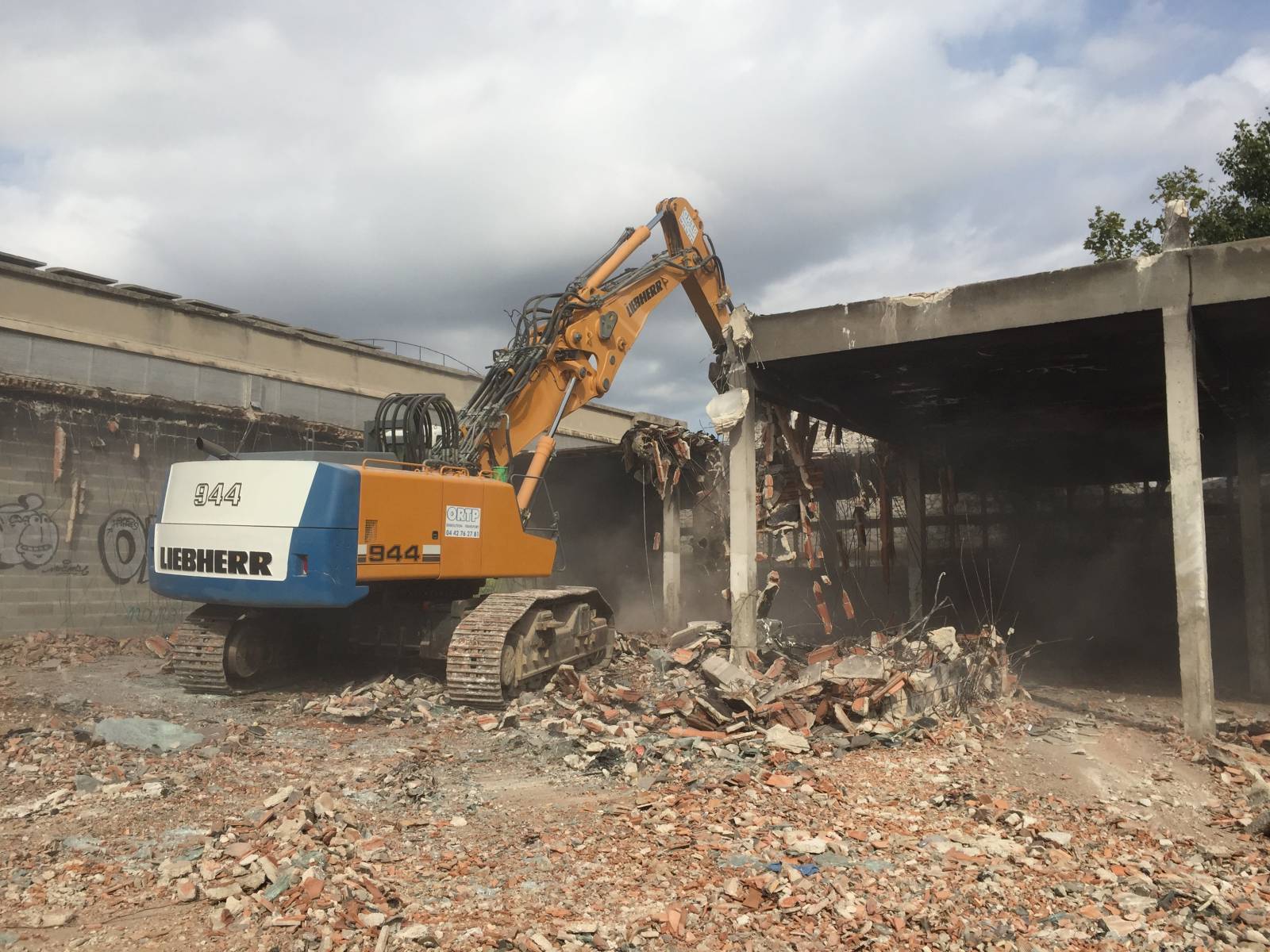 Démolition mécanique à la pince béton Marseille BDR 13