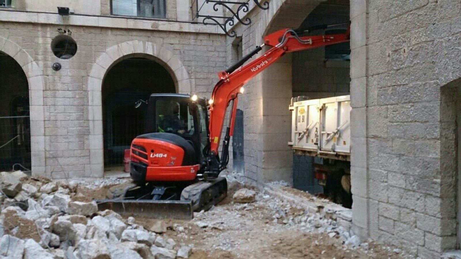 Chargement à la mini-pelle