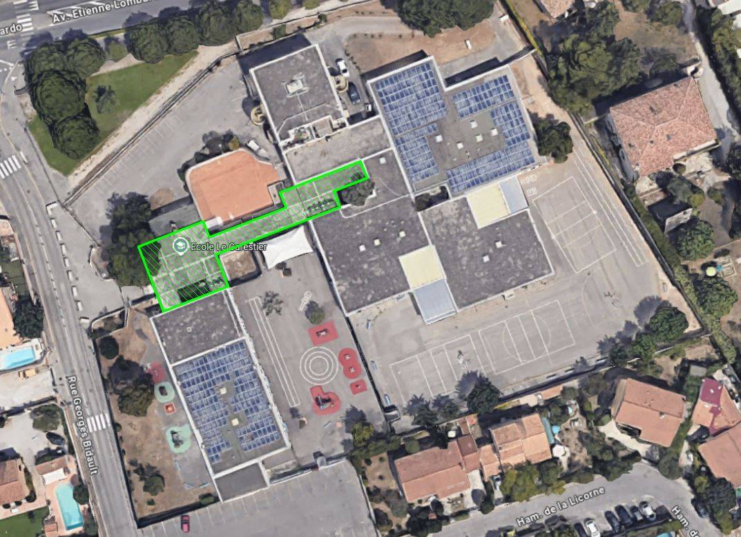Déconstruction préau en béton de l'école 