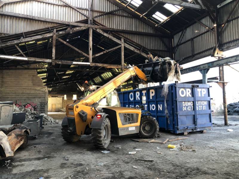 Démarrage de la second tranche de travaux de démolition du secteur Cazemajou à Marseille (13)