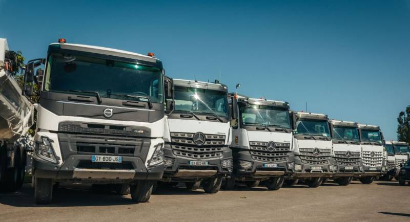 Camions 8x4 transport des gravats