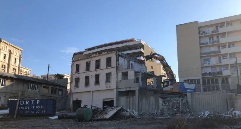 Abattage de superstructures dans marseille