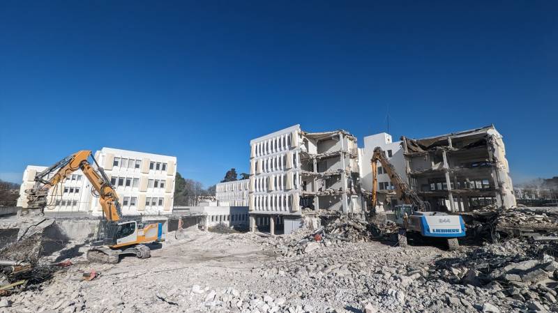 Démolition de bâtiments en béton à Marseille (13)