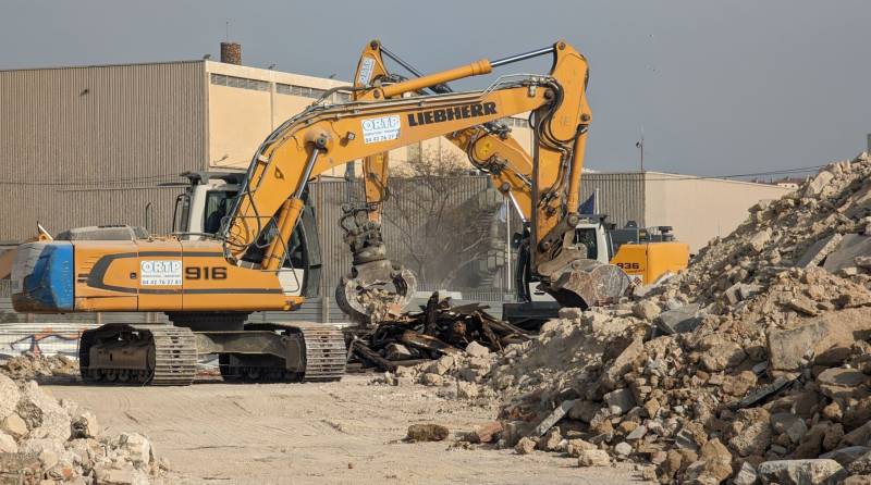 Démarrage de la second tranche de travaux de démolition du secteur Cazemajou à Marseille (13)