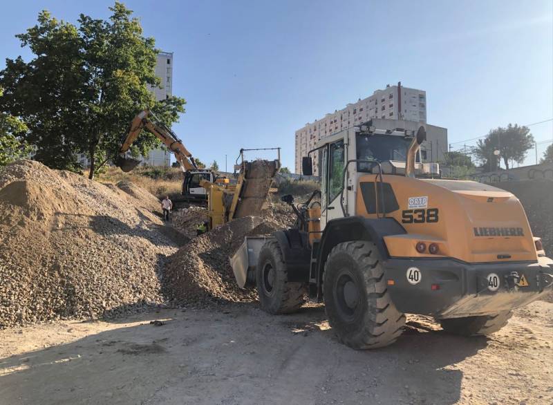 Unité mobile de concassage pour recyclage de béton sur chantier démolition à Marseille (13)
