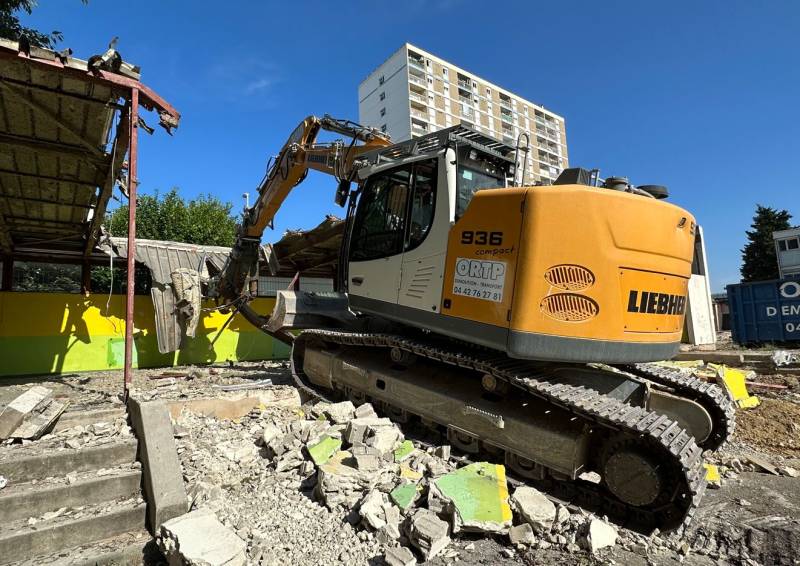 Ferraillage d'un bâtiment métallique à la cisaille hydraulique en région paca