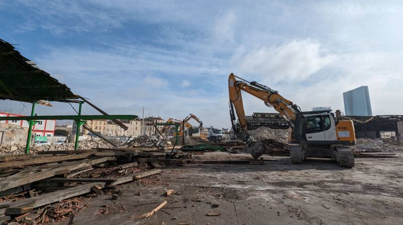 Démarrage de la second tranche de travaux de démolition du secteur Cazemajou à Marseille (13)