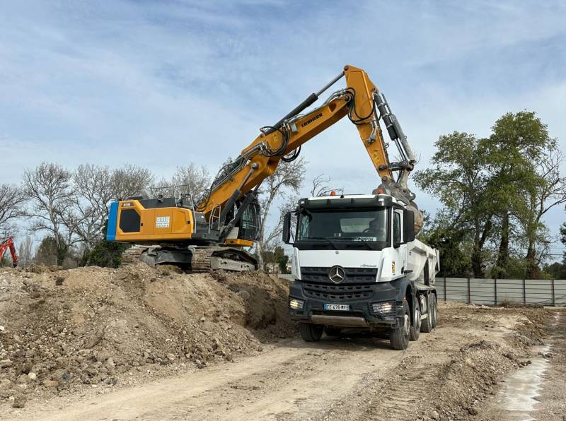 Chargement de déblais de terrassement à Aix-en-Provence (13)