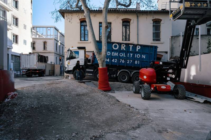 Déconstruction Ecole Les Abeilles à MARSEILLE (13)