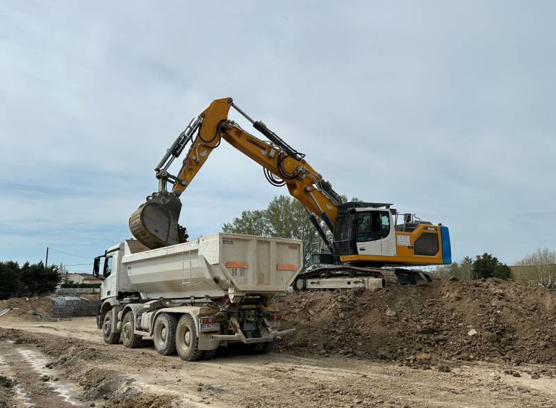 Chargement de déblais de terrassement à Aix-en-Provence (13)
