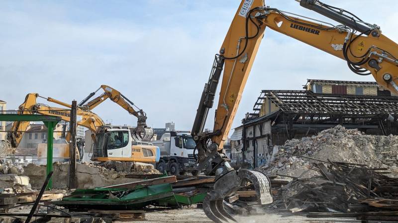 Démarrage de la second tranche de travaux de démolition du secteur Cazemajou à Marseille (13)
