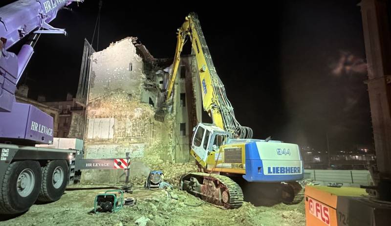 Démolition d'un ensemble d'immeubles de R+1 à R+3 à Marseille (13)