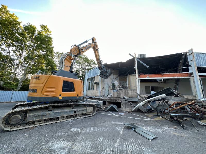 Démolition d'un bâtiment en structure métallique à Marseille (13)