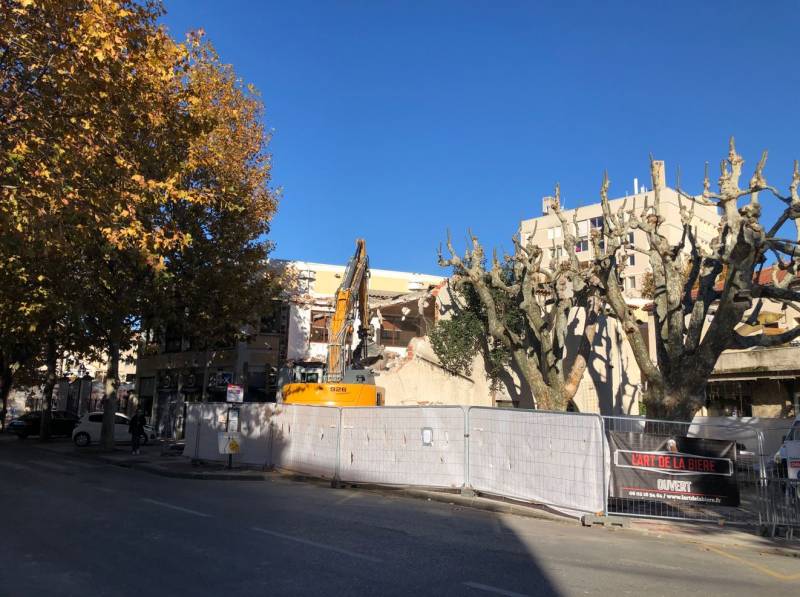 Démolition mécanique en centre urbain de Marignane (13700)