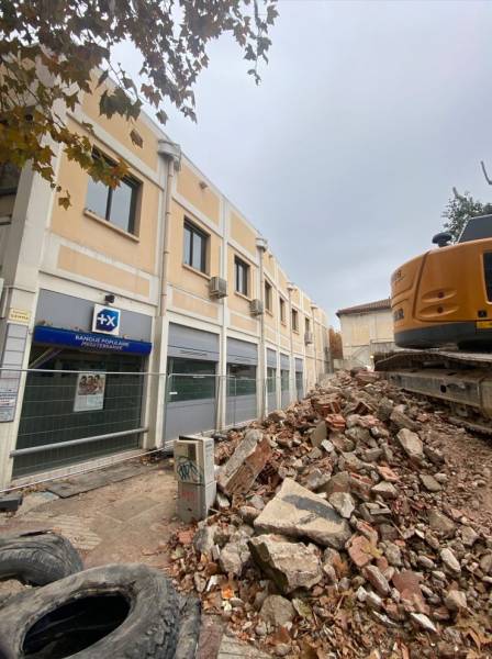 Repli de la protection de façade après démolition de bâtiments à Marignane (13700)