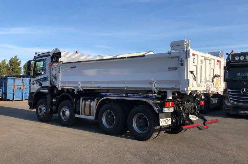 Nouveau camion 8x4 bi-benne