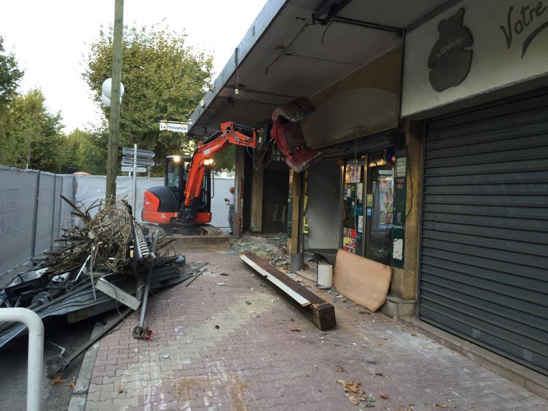 Déconstruction mécanisée à Carnoux