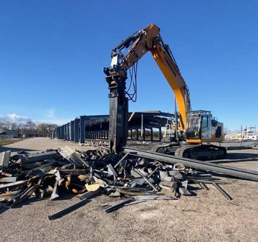 Découpe de ferrailles industrielles à la cisailles
