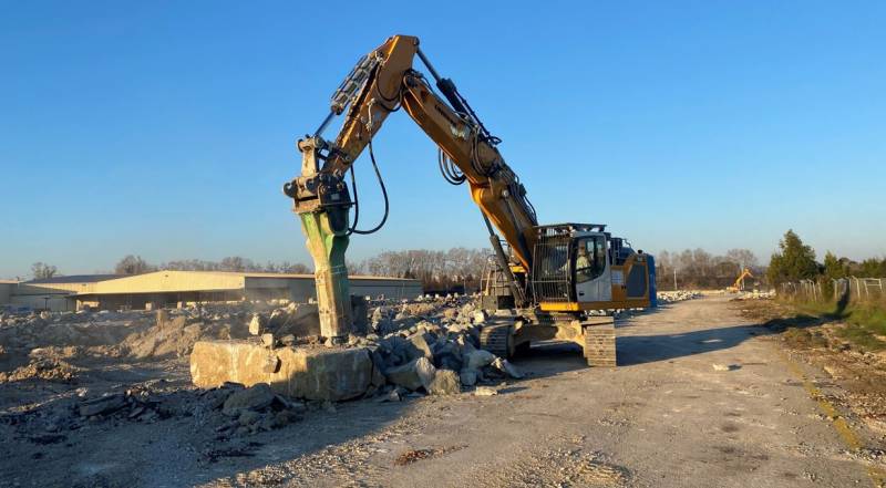 Démolition de massifs de fondation au BRH à arles 13200