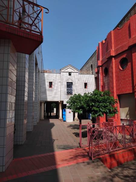 Liaison à démolir entre bâtiment du Lycée de Miramas