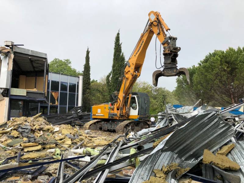 Désamiantage et démantèlement d'une unité d'assemblage de composants électroniques à Pertuis