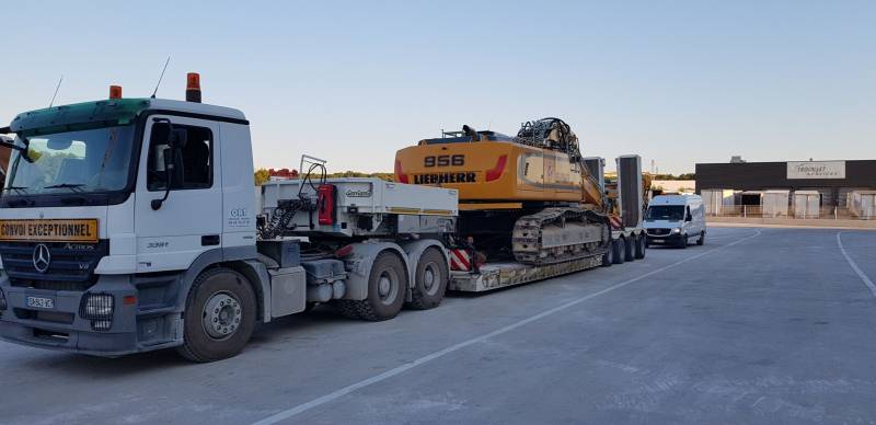 Convoi exceptionnel engin de chantier