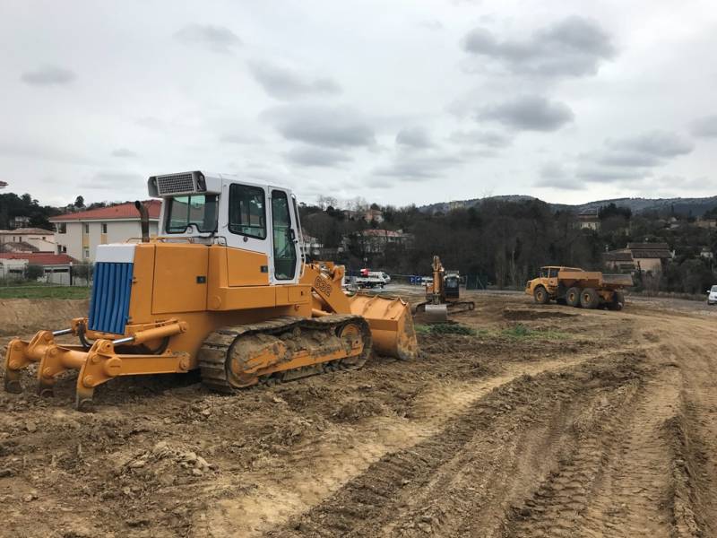 Opération de remblaiement à Marseille