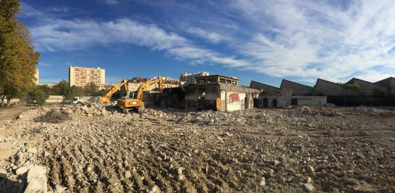 Démolition superstructures hangar béton a Marseille 13015