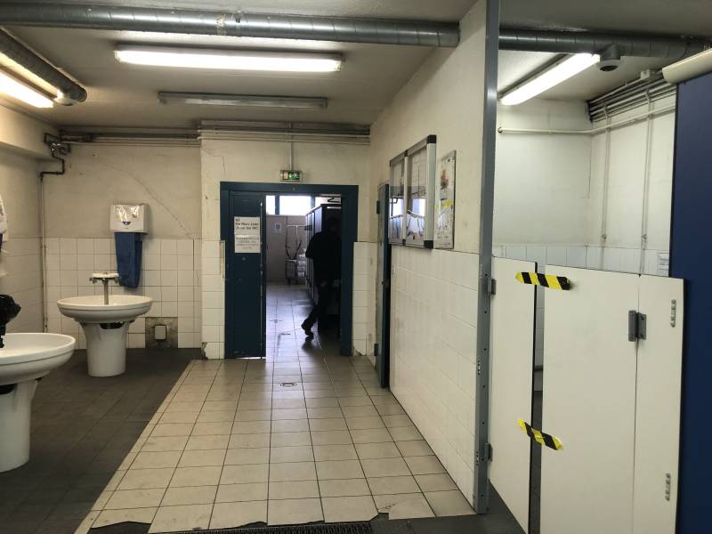 Vestaires et sanitaires à démolir à Aubagne (13)